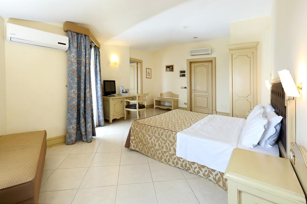 Grand Hotel Faraglioni Aci Trezza Zimmer foto