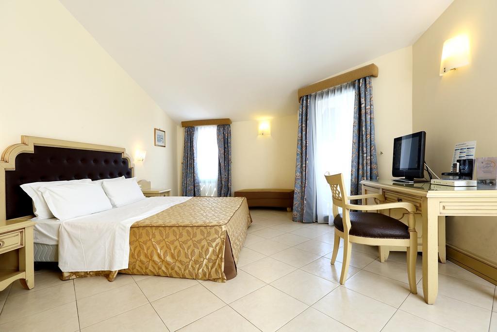 Grand Hotel Faraglioni Aci Trezza Zimmer foto